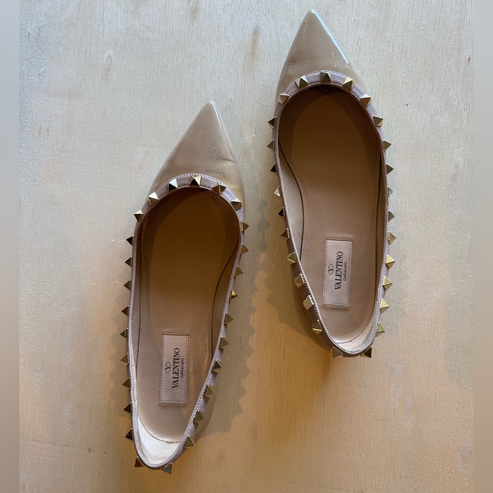 Valentino Garavani Patent Leather Nude Rockstud Pointed Flats Size 37